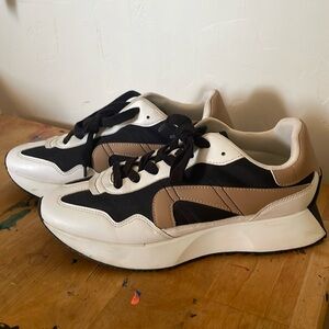 Steve Madden Platform Sneakers EUC Women’s Sz 10